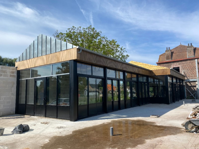 POSE DE MENUISERIE ALUMINIUM POUR CE RESTAURANT À MARCHIENNES PRÈS DE LILLE (NORD)